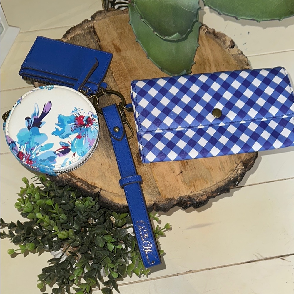The Pioneer Woman Blue and White Milo 3 piece Wallet Set - Picture 2 of 13